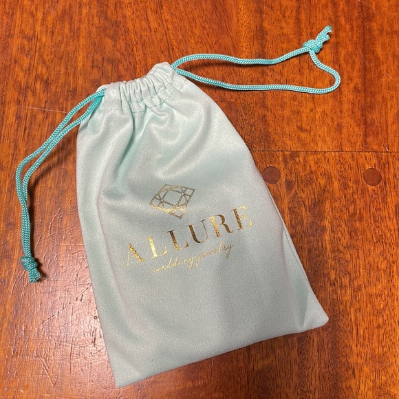 Silver Bridal Rhinestone Crystal Comb - Wedding Day Allure Bridal Hair Accessory - Picture 7 of 8